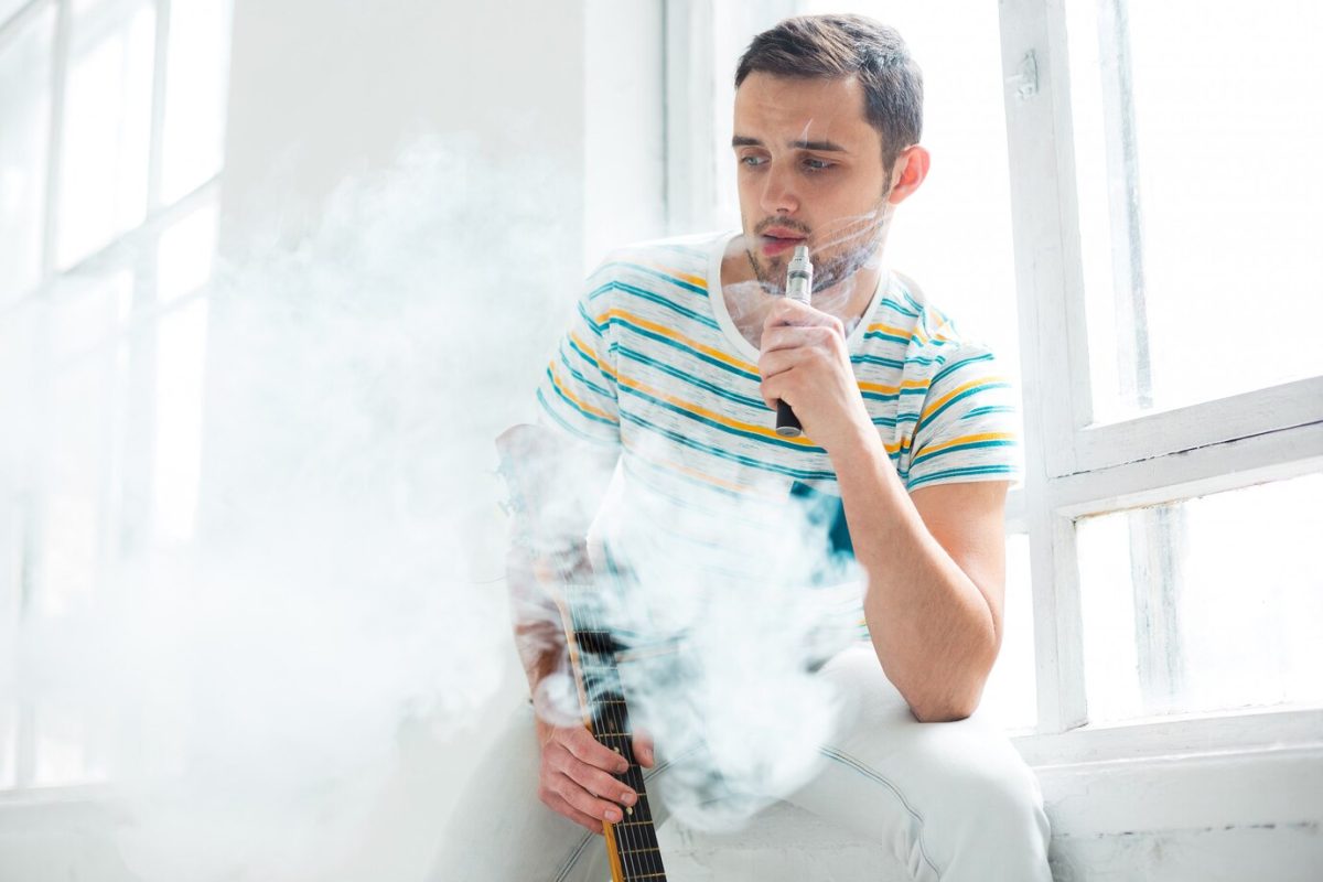 Are-vapes-less-harmful-than-traditional-cigarettes